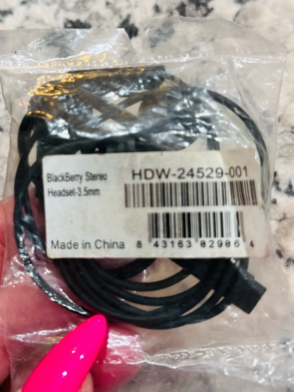 Blackberry Wired Earbud Headphones 3.5mm Stereo model number HDW-24529-001